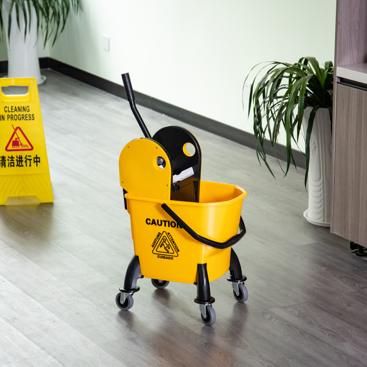 HOMCOM 26L yellow mop bucket with water wringer and four wheels, featuring a durable plastic body for easy mobility.
