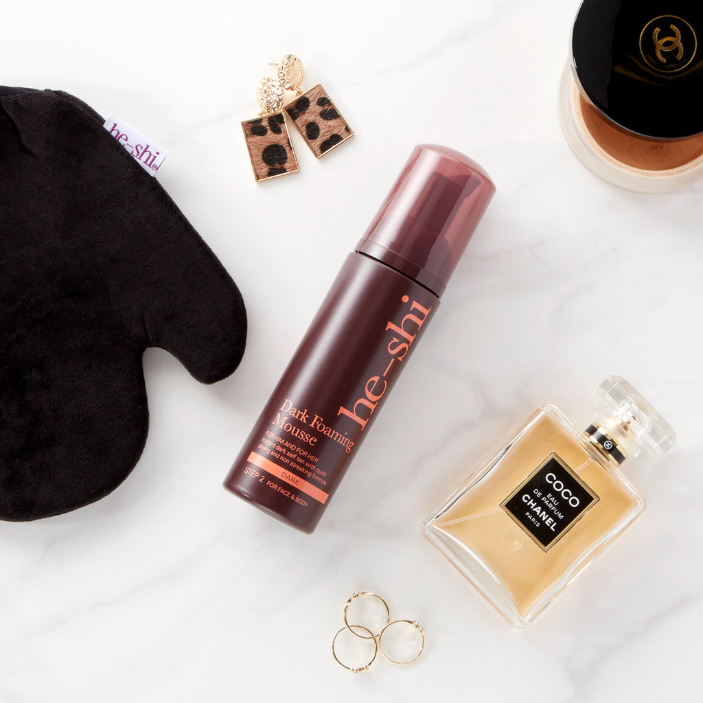 He-Shi Dark Foaming Mousse bottle with dark tan formula, showcasing quick-dry texture and easy application features.