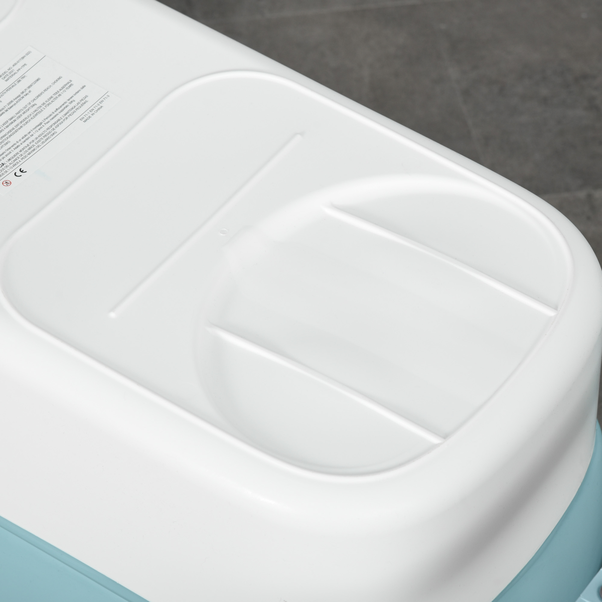 HOMCOM FunZone foldable bathtub for kids, featuring a large size and lid, suitable for ages 1 to 12 years.