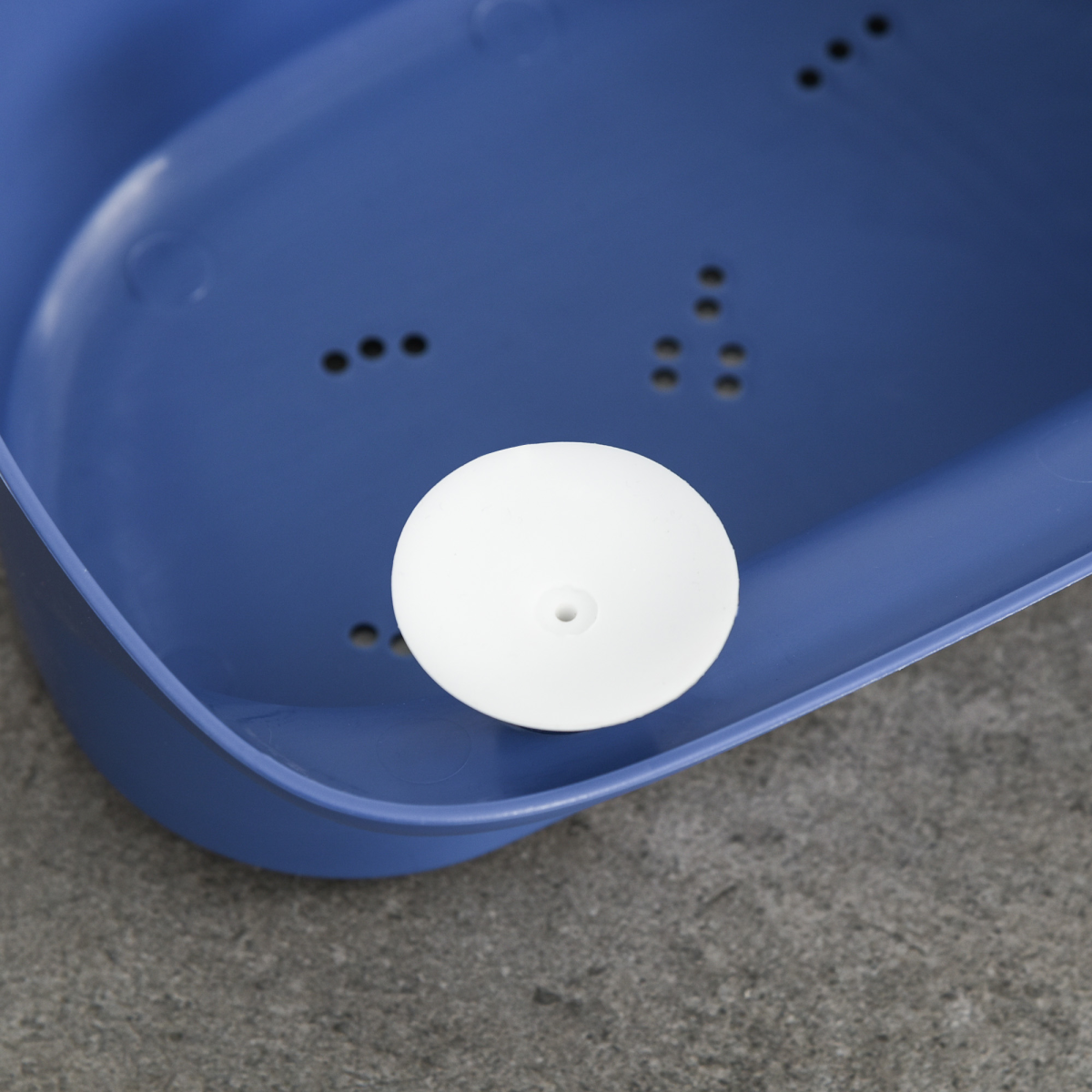 Yellow foldable baby bathtub by HOMCOM for newborns, infants, and toddlers, featuring a stool for added convenience.
