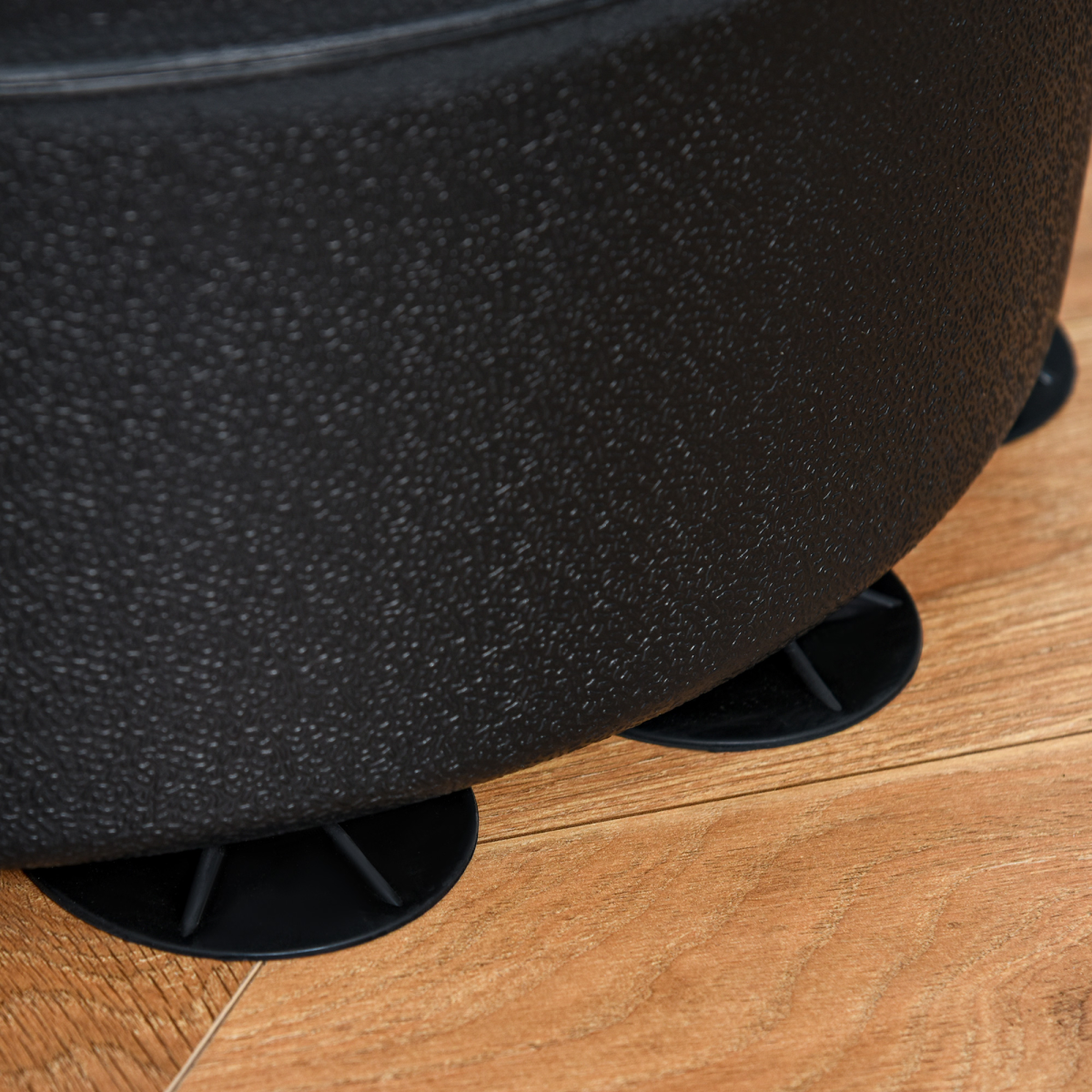 3-in-1 punching bag with stand, featuring two speedballs and a 360° reflex bar for versatile training. ActiveGear product.