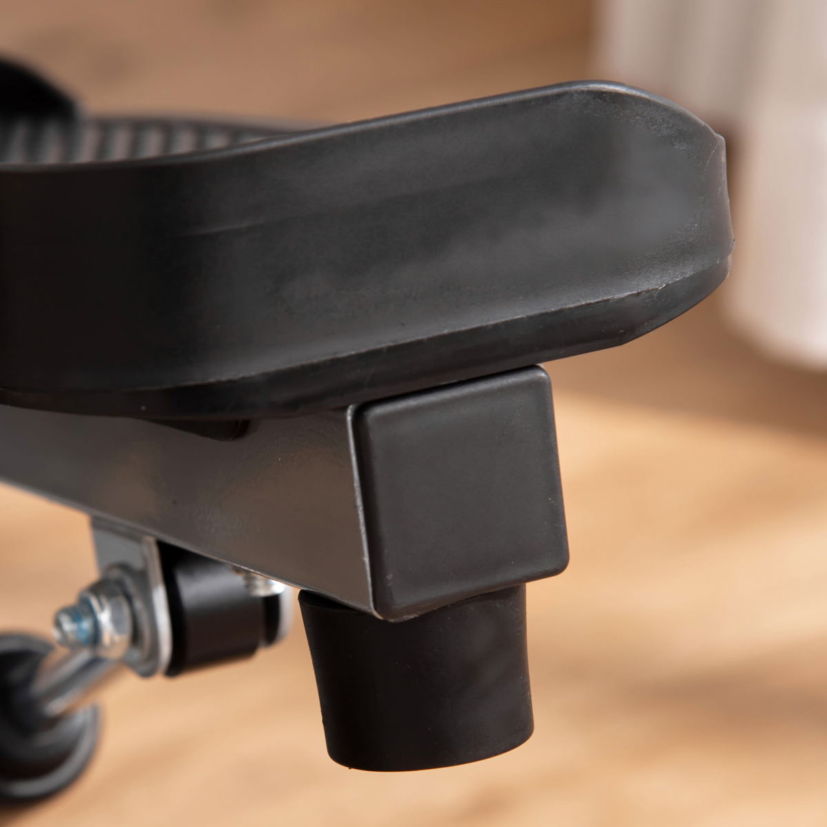 Adjustable Twist Stepper by HOMCOM, featuring a compact design for home gym aerobic workouts and adjustable resistance settings.