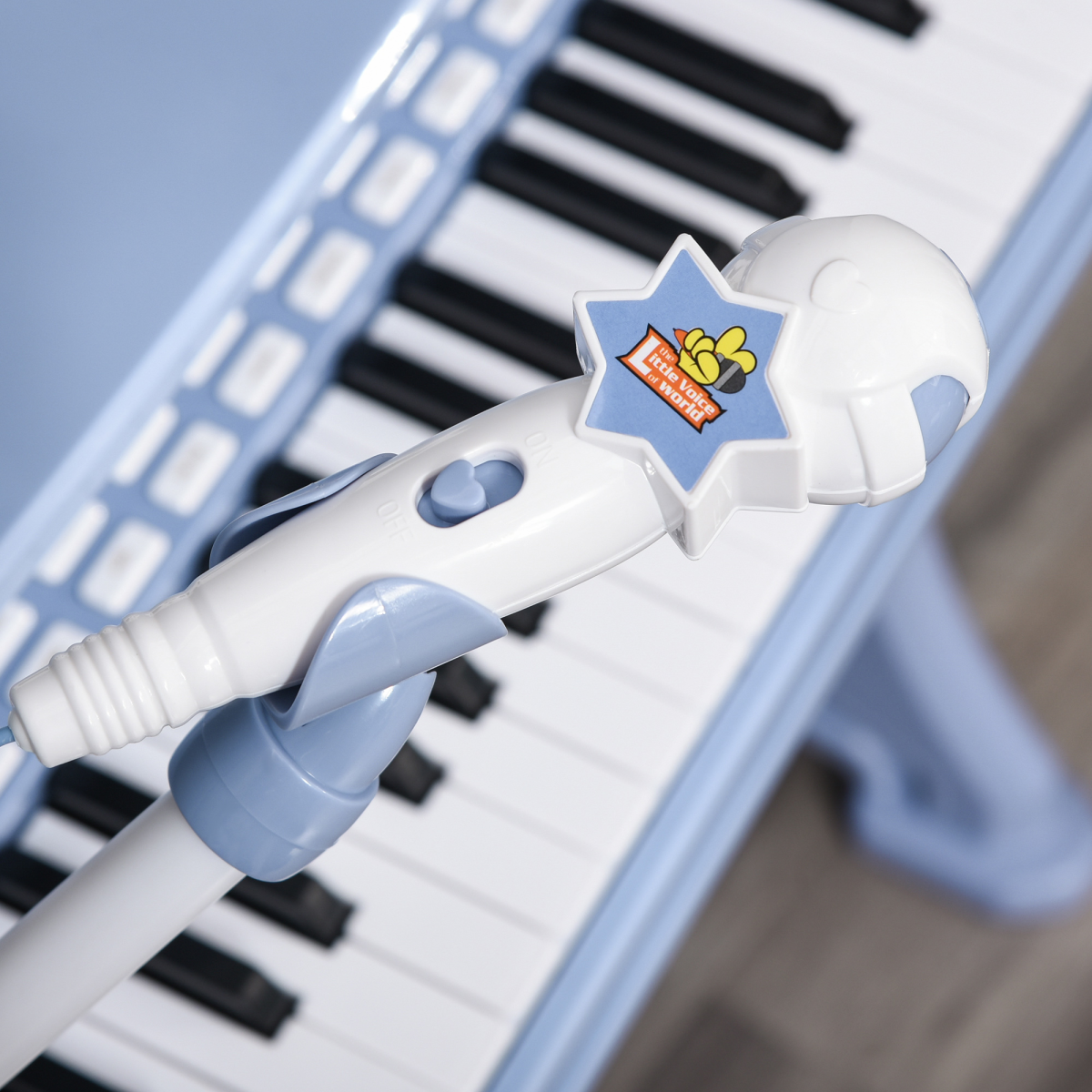 HOMCOM 37-key electric keyboard piano with microphone and stool, designed as an educational musical toy for children.