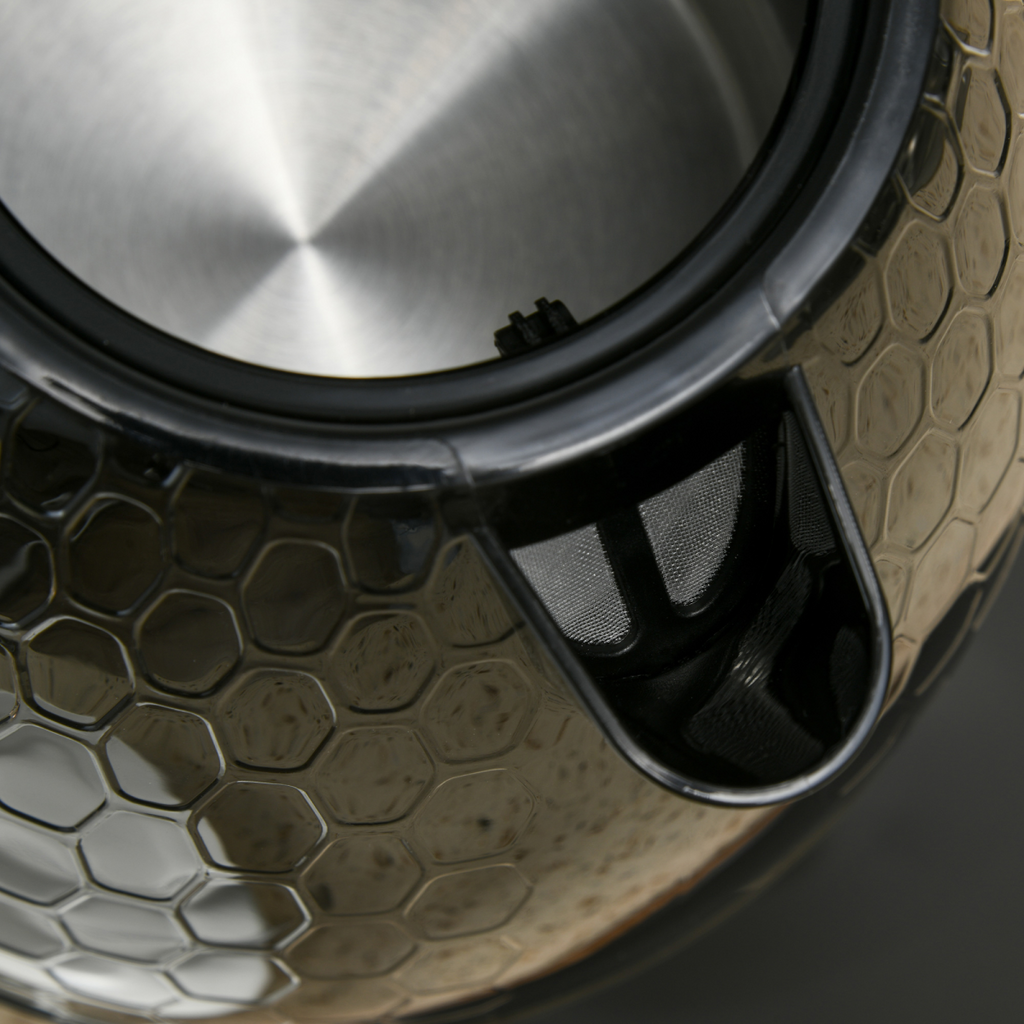 HOMCOM black kettle and 4-slice toaster set featuring 7 browning levels and a sleek design for modern kitchens.