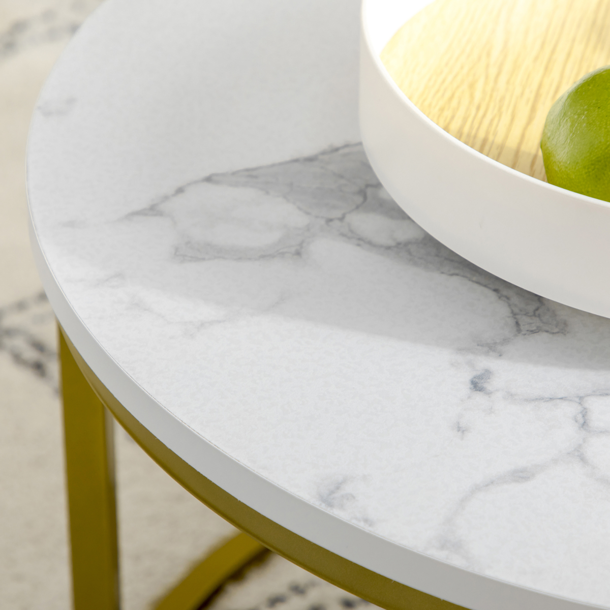 Set of 2 round nesting coffee tables by HOMCOM with a metal frame and a stylish marble effect top.