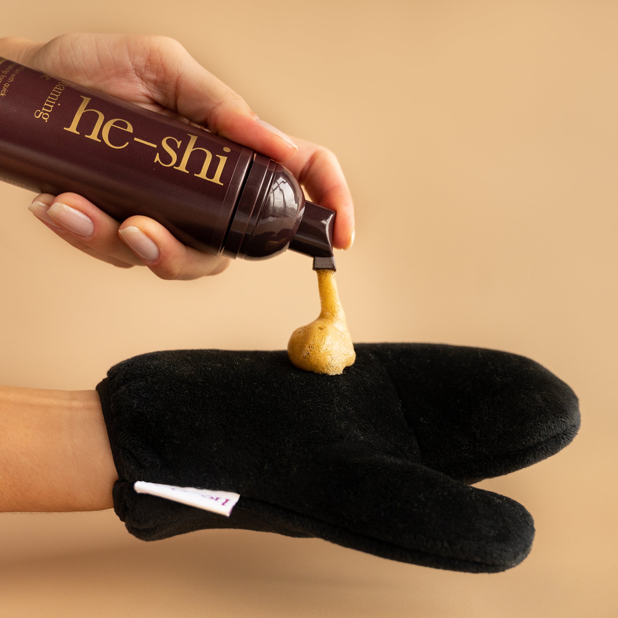 He-Shi Luxury Velvet Tanning Mitt showing double-sided design to prevent tan stains, ideal for even application.