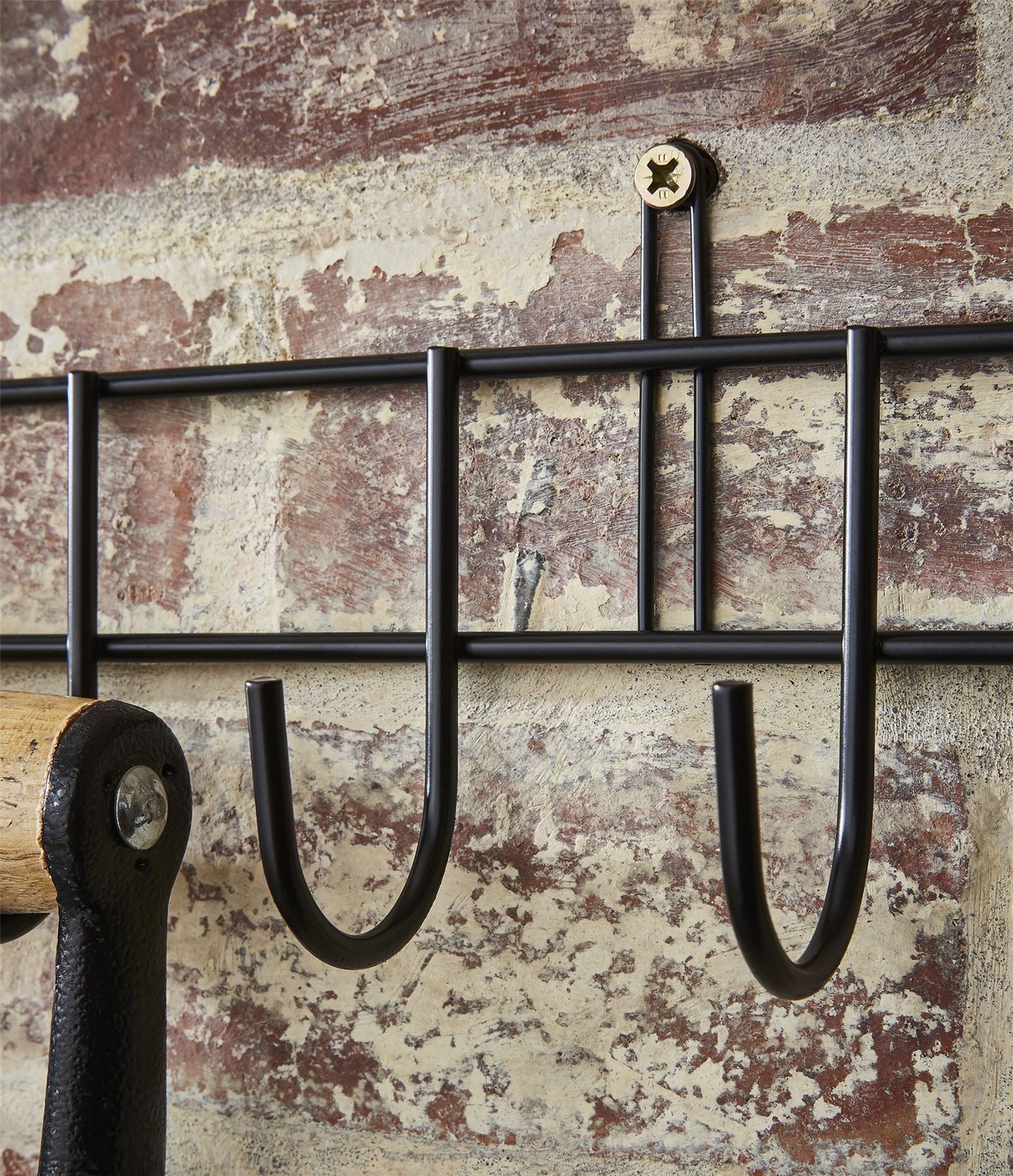 Extra-long HomeCraft tool rack with 16 hooks, featuring a black powder coating, measuring 102cm in length.