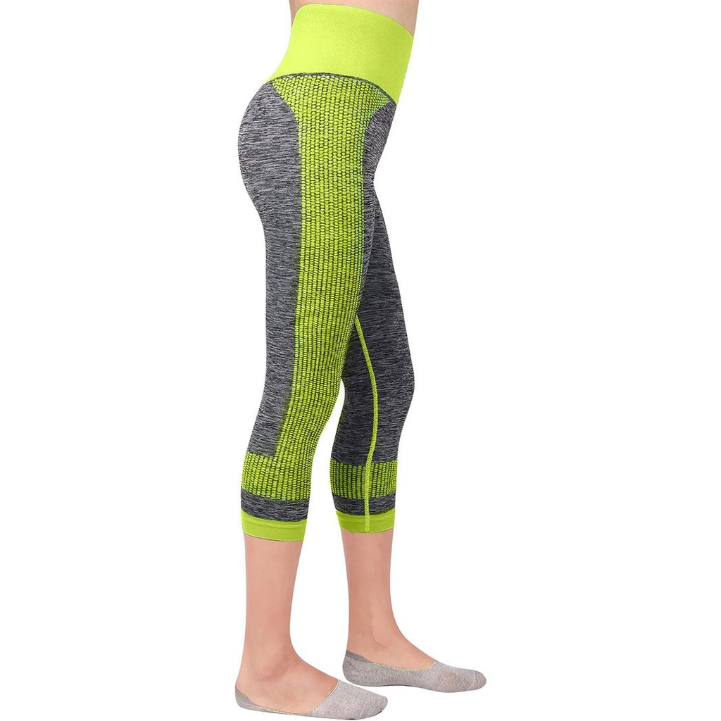 Women's green yoga sportswear set in size small by Aquarius, featuring a fitted top and high-waisted leggings.