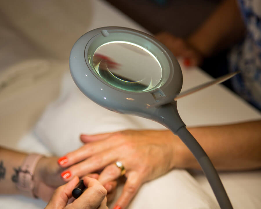HomeCraft desk magnifier lamp by Native Lighting with 3X magnification and dimmable light in three color temperatures.